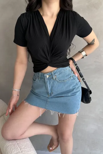 Siyah Kruvaze Yaka Crop Bluz