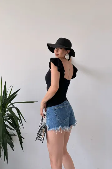 Siyah Kruvaze Yaka Omuzu Volanlı Bluz