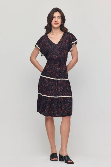 Siyah V Yaka Nervürlü Çiçek Desenli Yazlık Viscon Elbise BCVL-25V054