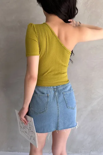 Yağ Yeşili Tek Omuz Zincir Detaylı Crop Bluz