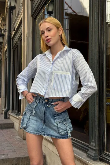 Beyaz Mavi Manşet Ve Cepleri Garnili Çizgili Oversize Crop Dokuma Gömlek