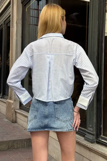 Beyaz Mavi Manşet Ve Cepleri Garnili Çizgili Oversize Crop Dokuma Gömlek