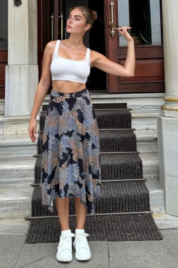 Siyah Beyaz Mavi Desenli Asimetrik Kesim Kiloş Etek BCBSK-25700-3242