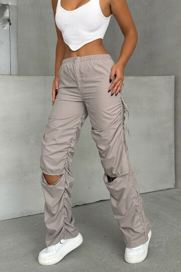 Gri Dizi Yırtmaçlı Paraşüt Kumaş Tasarım Jogger Pantolon BCHN-25W26704