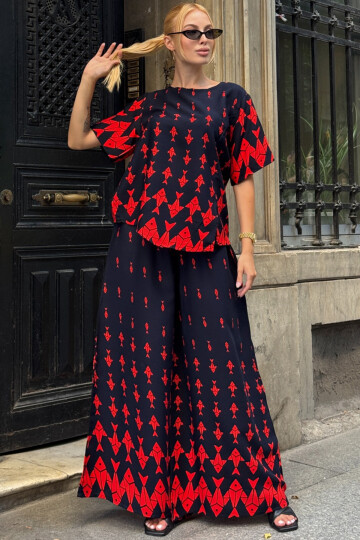 Kırmızı Bisiklet Yaka Desenli Bluz Ve Pantolon Takım BCVL-254002