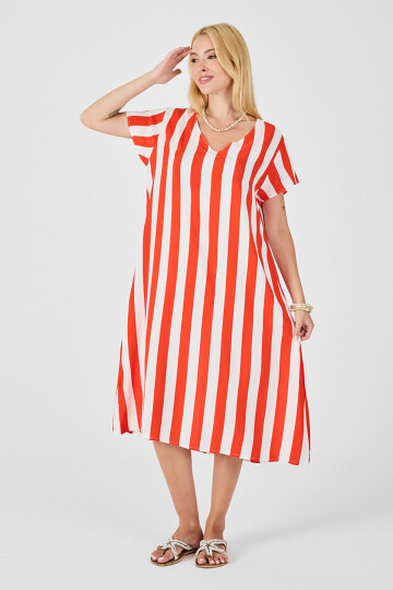 Mercan V Yaka Kısa Kollu Rahat Kesim Elbise BCVL-254003