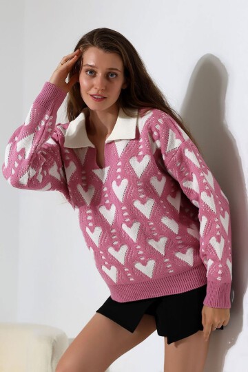 Pembe Polo Yaka Kalp Desenli Triko Kazak