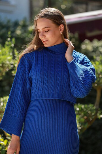 Saks Boğazlı Örgü Motifli Crop Kazak Ve Triko Elbise Takım