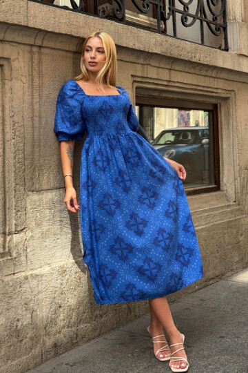 Saks Kare Yaka Beli Çiçek Desenli Dokuma Yazlık Elbise BCVL-25V095-1