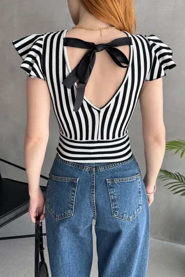 Siyah Beyaz Sırtı Fiyonk Bağlamalı Çizgi Detaylı Crop Bluz