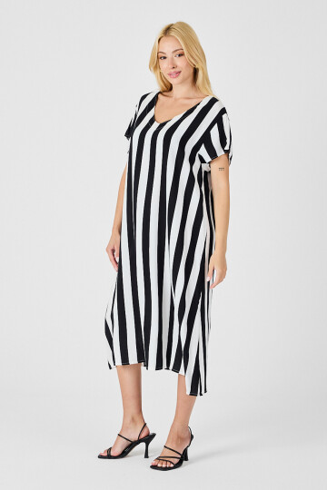 Siyah-Beyaz V Yaka Kısa Kollu Rahat Kesim Elbise BCVL-254003