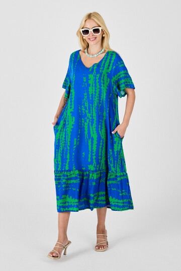 Yeşil Mavi Batik Desenli V Yaka Eteği Volanlı Oversize Elbise BCVL-254023