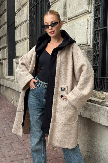 Bej Kapüşonlu Bol Kesim Geniş Cepli Buklet Mont Ceket BCVL-25V603