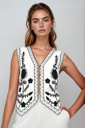 Beyaz Düğme Detaylı Nakış İşlemeli Keten Yelek BCHESQ-251067