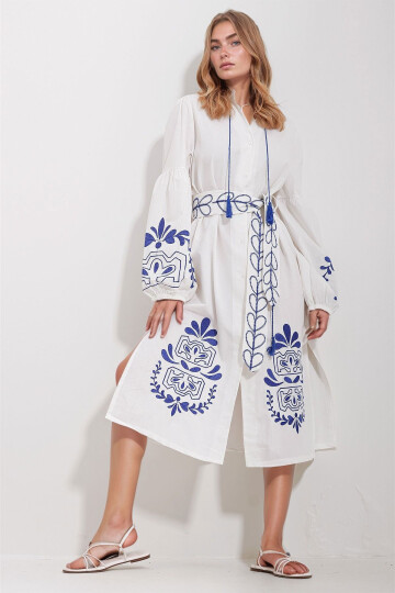 Beyaz Hakim Yaka Kemerli Çift Yırtmaçlı Keten Elbise BCHESQ-251042