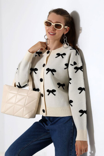Ekru Fiyonk Desenli Düğmeli Triko Hırka BCES-252044