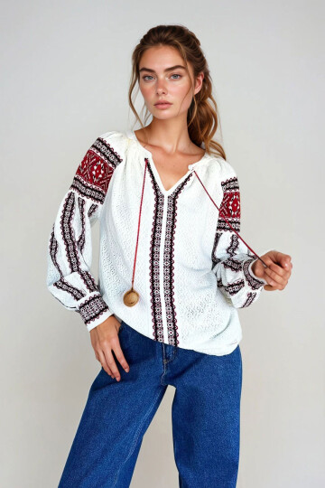 Kırmızı Etnik Desenli Ponponlu Triko Bluz BCHESQ-251019