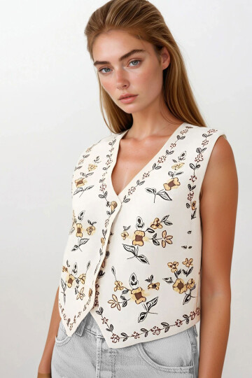 Krem Çiçek Nakışlı Düğme Kapamalı Yelek BCHESQ-251139