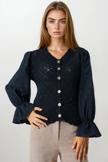 Siyah Ajurlu Triko Brode Kol Düğmeli Hırka BCHESQ-251157