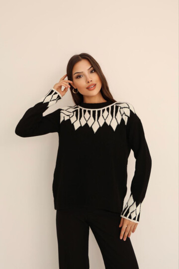 Siyah Bisiklet Yaka Desenli Triko Kazak BCES-253003