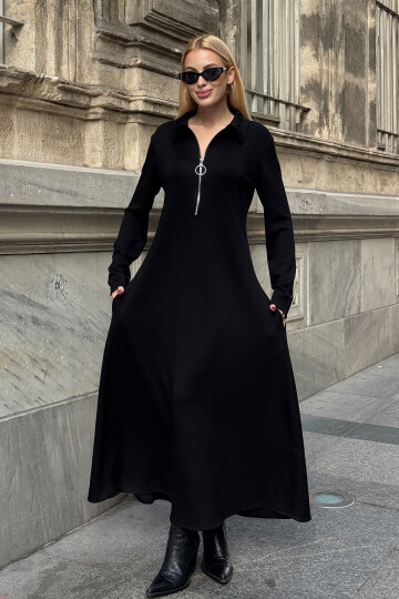 Siyah Polo Yaka Fermuarlı Çift Cepli Rahat Kesim Yumuşak Dokulu Örme Elbise BCVL-25V235