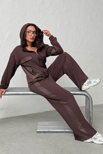 Acı Kahve Yumuşak Dokulu Garnili Kapüşonlu Sweatshirt Ve Pantolon Alt Üst Takım BCHN-25261023