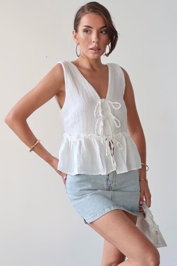 Beyaz V Yaka Önü Bağcıklı Keten Bluz BCRU-261288
