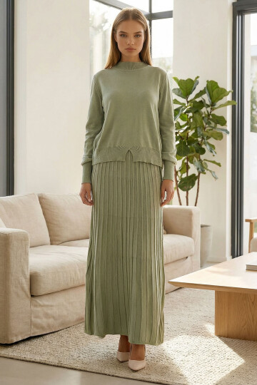 Çağla Yeşili Yarım Balıkçı Yaka Kazak Ve Midi Boy Piliseli Etek Takım BCHPK-251253