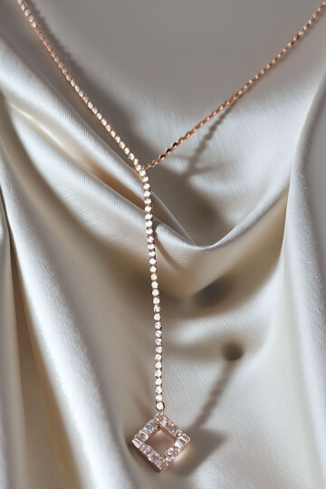 Çelik Zirkon Taşlı Su Yolu Y Kadın Kolye Gümüş Renk BCYJ-251019