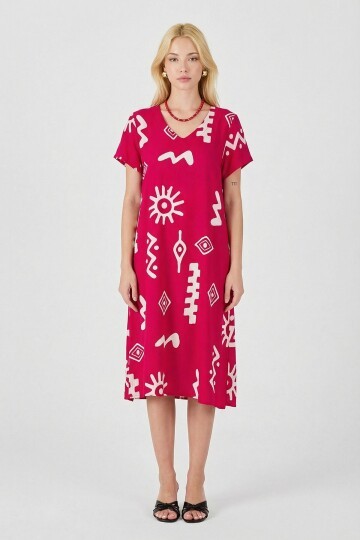 Fuşya Desenli V Yaka Kısa Kollu Yırtmaçlı Midi Boy Elbise