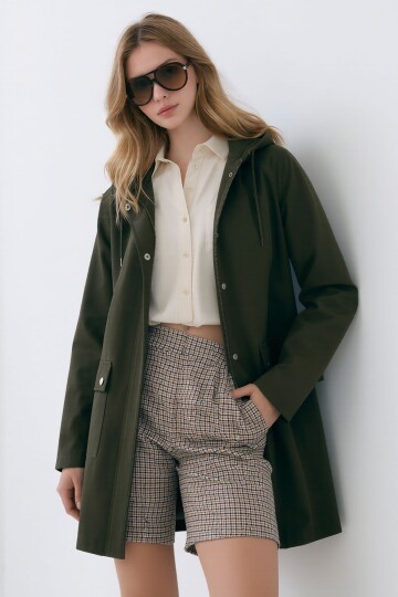 Haki Kapüşonlu Fermuarlı Çift Cepli Yağmurluk Ceket BCHNV-261269