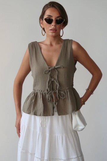 Haki V Yaka Önü Bağcıklı Keten Bluz BCRU-261288