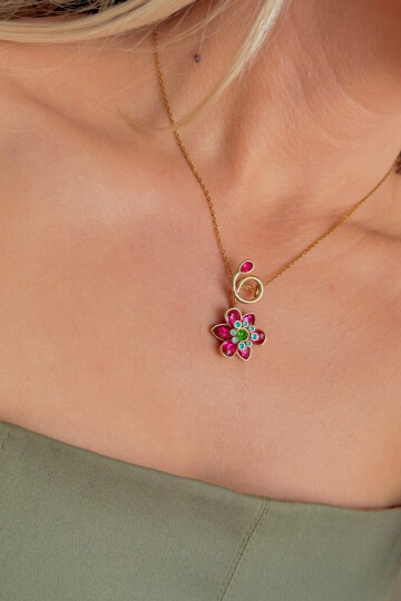 Idyllia Serisi Kolye Pembe Çiçek Kolye BCYJ-251027