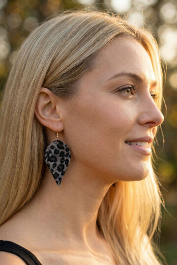 Leopar Desenli Kadın Sallantılı Küpe BCYJ-251033