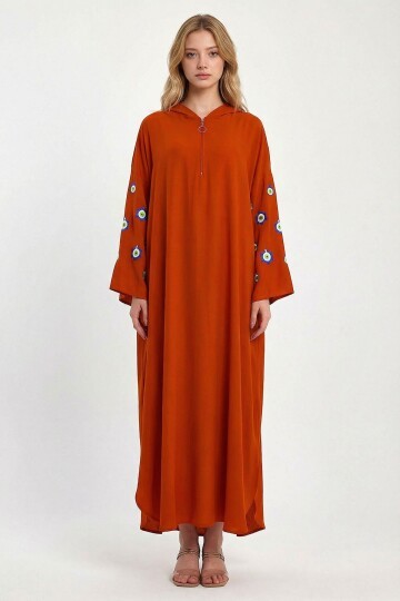 Kırmızı Kapüşonlu Nakış İşlemeli Örme Viscon Elbise