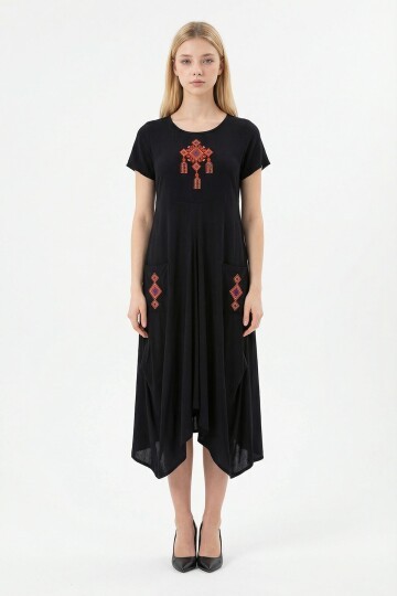 Siyah Nakış İşlemeli Örme Viscon Elbise