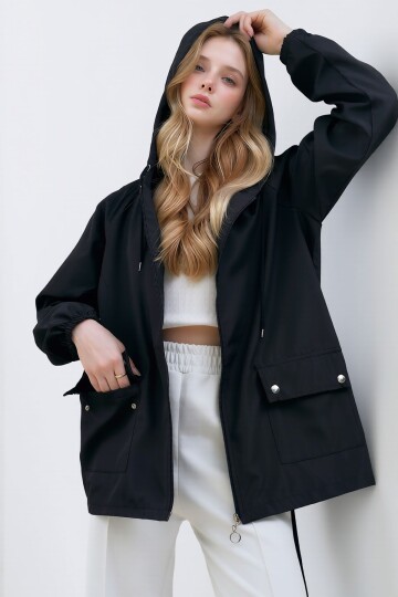 Siyah Kapüşonlu Fermuarlı Çift Cepli Yağmurluk Ceket BCHNV-261269