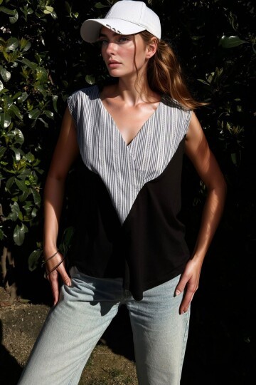 Siyah Yakası Kruvaze Garnili Kolsuz Salaş Bluz