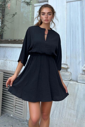 Siyah Yakası Yırtmaçlı Beli Lastikli Yarasa Kol Yumuşak Dokulu Salaş Elbise