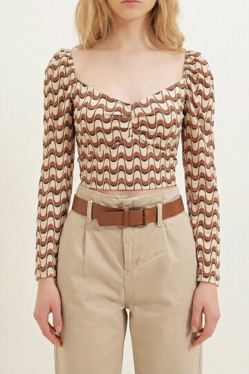 Tarçın Öpücük Yaka Prenses Kol Crop Bluz