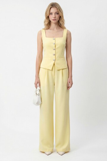 Tereyağ Sarısı Brit Detaylı Kare Yaka Crep Bluz Ve Pantolon Alt Üst Takım BCHN-2626844