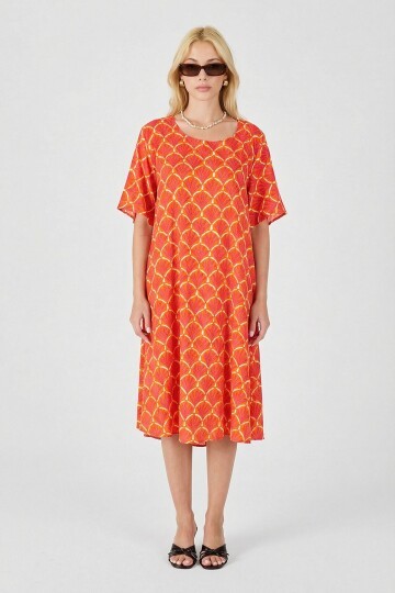 Turuncu U Yaka Kısa Kollu Midi Boy Desenli Elbise
