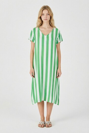 Yeşil V Yaka Kısa Kollu Rahat Kesim Elbise