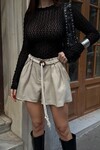 Bej Örgü Kemerli Pileli Mini Dokuma Şort
