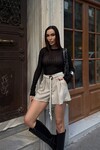 Bej Örgü Kemerli Pileli Mini Dokuma Şort