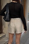 Bej Örgü Kemerli Pileli Mini Dokuma Şort