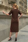 Kahverengi Şeritli Yırtmaç Detaylı Modal Kumaş Elbise