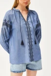 Mavi Bağcıklı Nakışlı Denim Görünümlü Salaş Dokuma Bluz BCEQ-25B1003