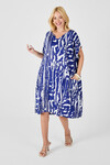 Saks Desenli V Yaka Yarasa Kol Oversize Midi Elbise BCVL-254019