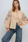 Bej Balon Kol Nakışlı Yakasız Gömlek BCHESQ-251029
